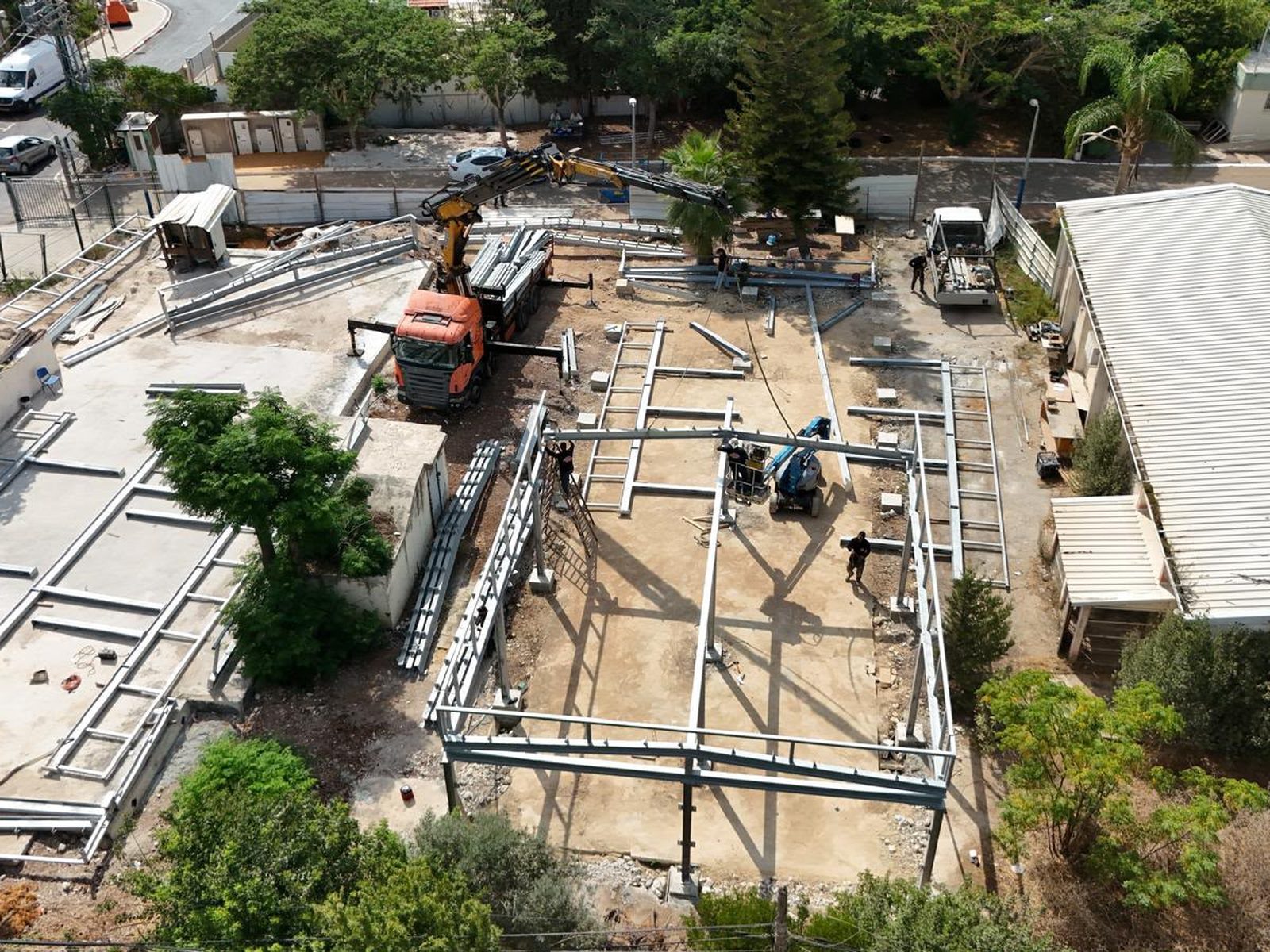 הרכבת קונסטרוקציית פלדה באתר